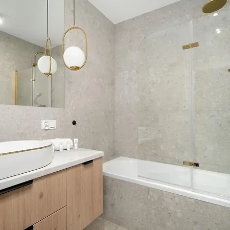 Beige And Two Bedroom In With Parking And Bathtub By Renters Poznań