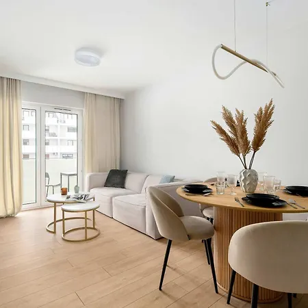 Beige And Two Bedroom In With Parking And Bathtub By Renters Apartament *