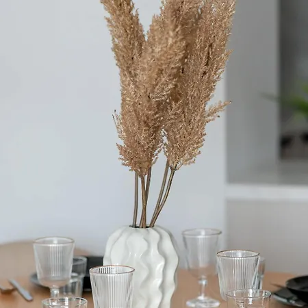 Beige And Two Bedroom In With Parking And Bathtub By Renters Apartament *
