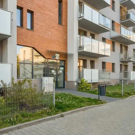 Beige And Two Bedroom In With Parking And Bathtub By Renters * Poznań