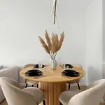 Beige And Two Bedroom In With Parking And Bathtub By Renters *