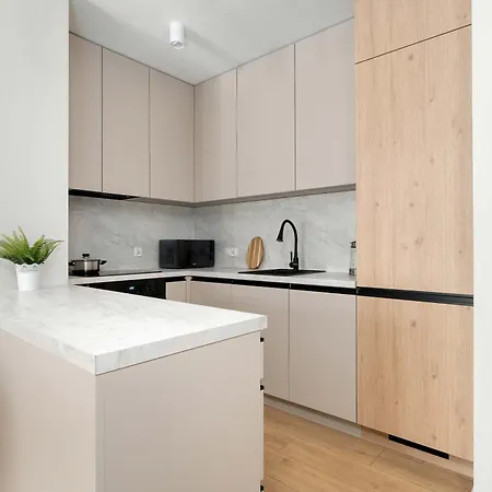 Beige And Two Bedroom In With Parking And Bathtub By Renters