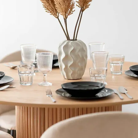 Beige And Two Bedroom In With Parking And Bathtub By Renters Apartment *