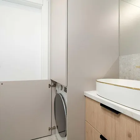 Beige And Two Bedroom In With Parking And Bathtub By Renters Apartment *