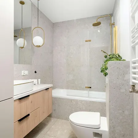 Beige And Two Bedroom In With Parking And Bathtub By Renters * Познань