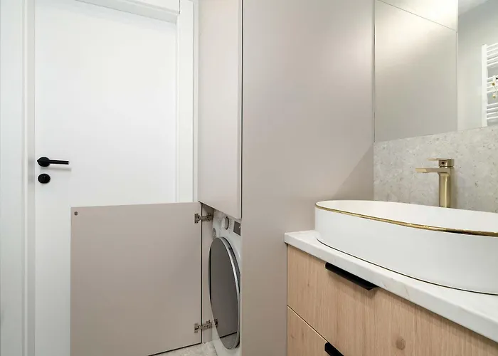 Beige And Two Bedroom In With Parking And Bathtub By Renters Apartment *