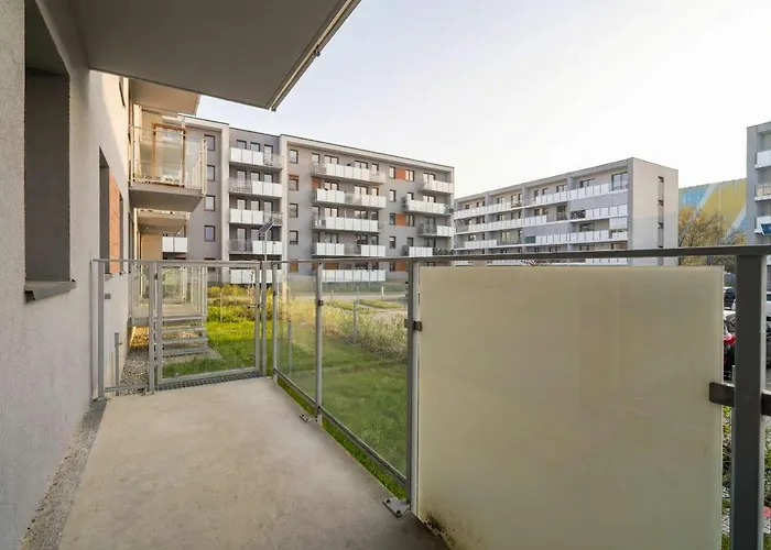 Beige And Two Bedroom In With Parking And Bathtub By Renters * Poznan