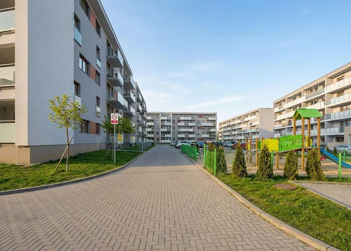 Beige And Two Bedroom In With Parking And Bathtub By Renters Apartment Poznan